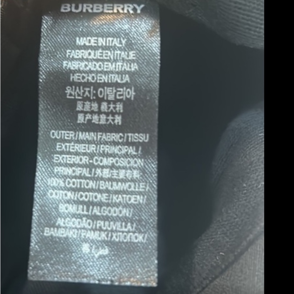 Burberry Black Hat Looks Brand New Without a Tag & Price attached - Picture 3 of 8